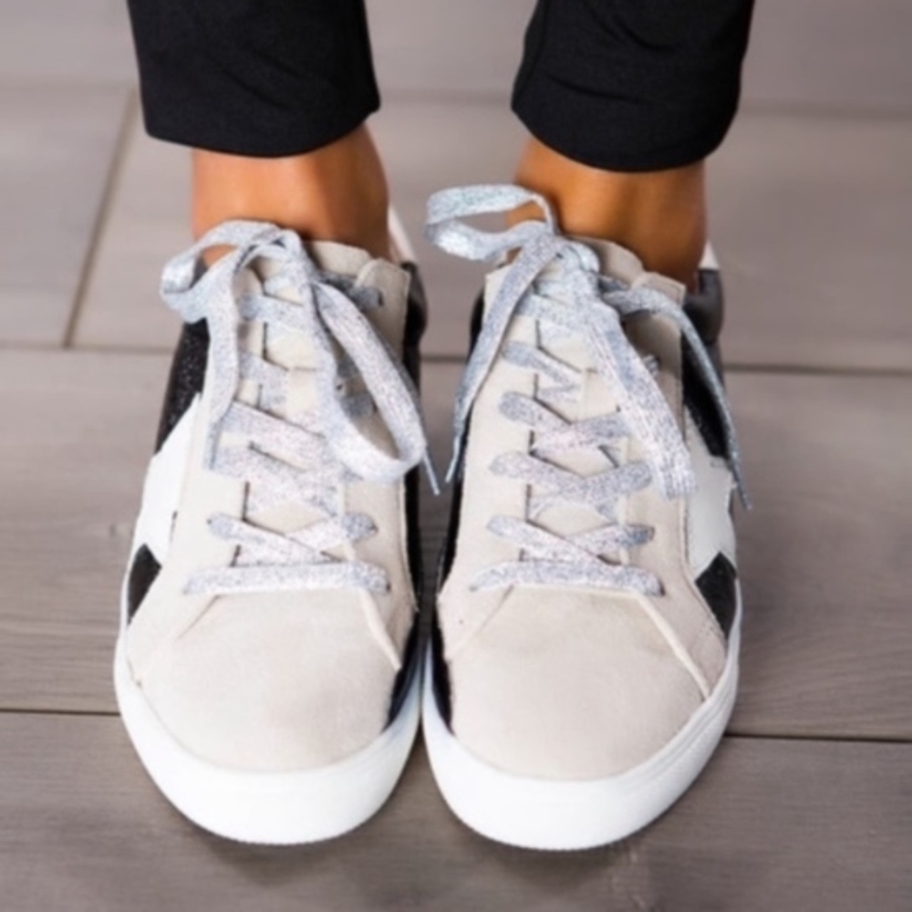 Last one! Metallic Star Sneaker - Picture 3 of 3